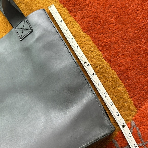 Beautiful leather handbag - Picture 10 of 10